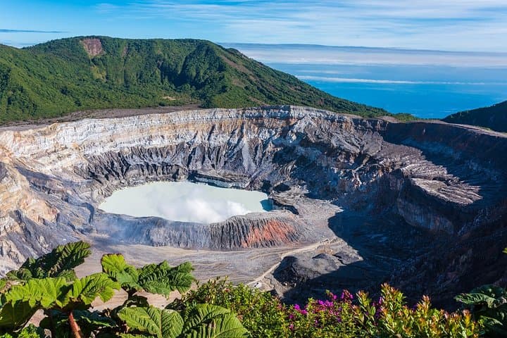 Poas Volcano & Sarchi Oxcarts Factory with Lunch. Private Tour from San Jose