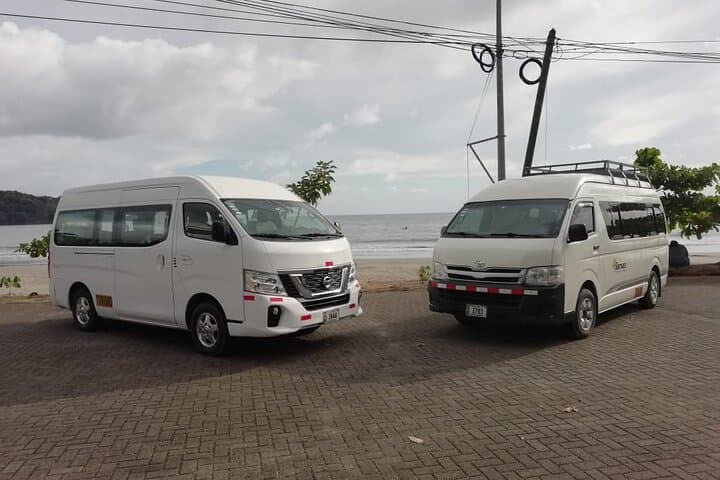 Private Shuttle Transfer from Samara to Rio Celeste