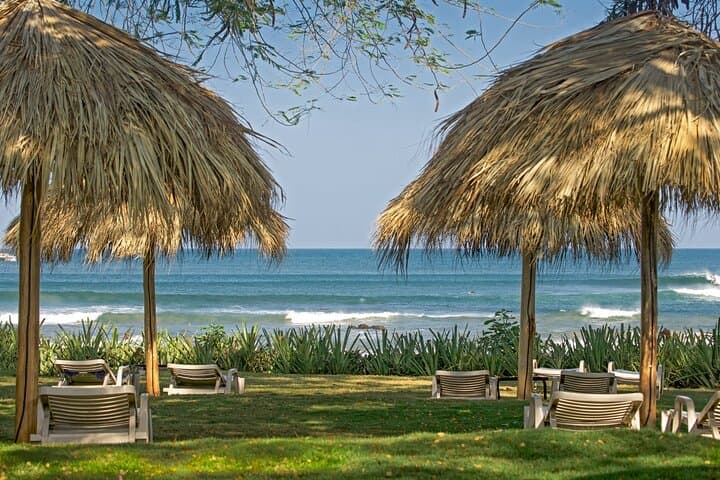 Shuttle From Liberia Airport to Playa Tamarindo and Playa Flamingo