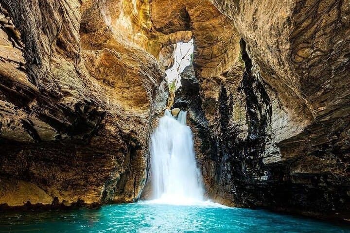 La Leona Waterfall Extreme Hiking tour