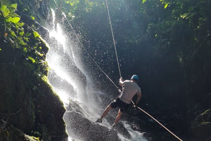 Combo Extreme: Cayonning with two Zipline
