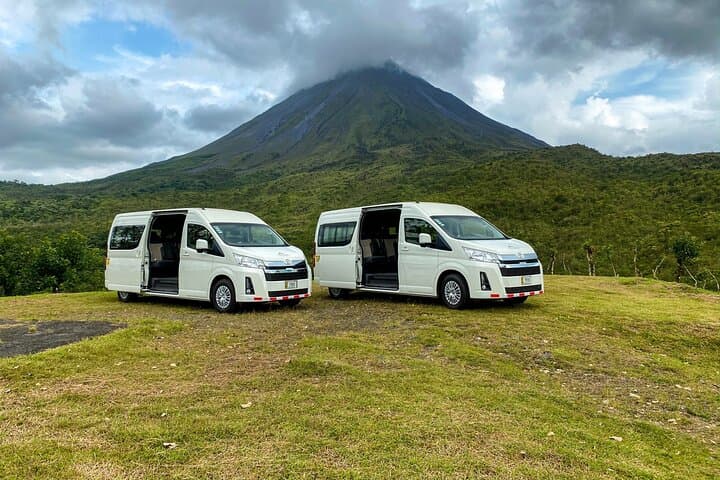 One-Way Private Transfer from San Jose, CR Intl Airport to La Fortuna (Arenal)