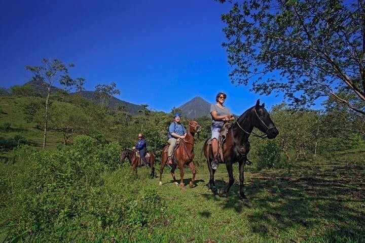 Half Day Tour and Horseback Riding to La Fortuna Waterfall