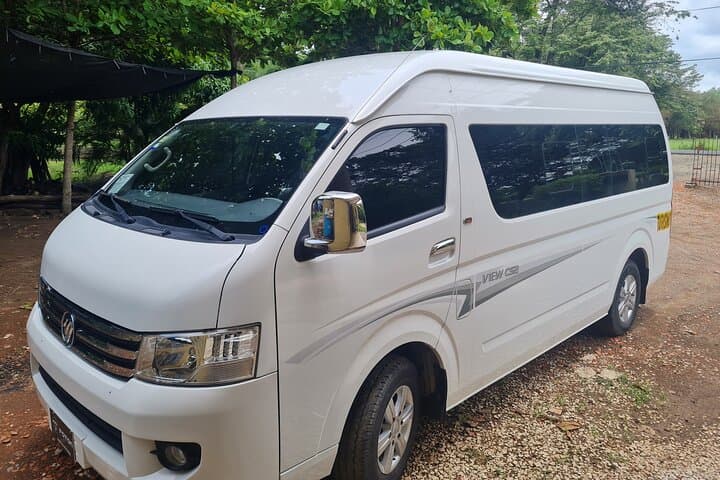 Private Transportation From Liberia Airport To Four Season