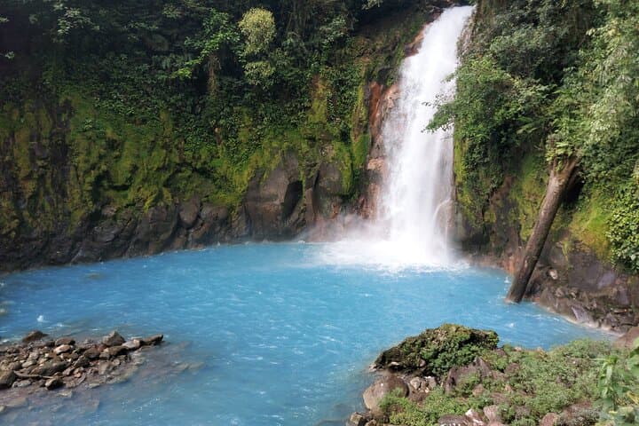 6-Hour Waterfall Hiking and Water Tubing Activity in Rio Celeste