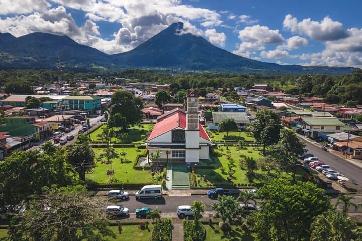 Private Transfer from La Fortuna to Juan Santamaria Airport area