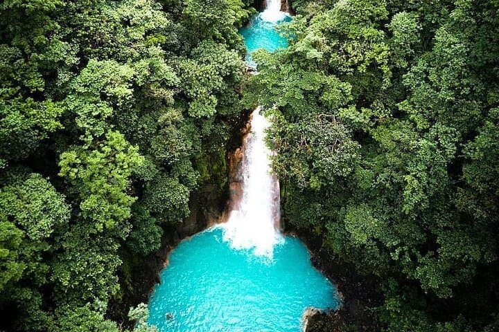 The turquoise water of Rio Celeste falling through dense rainforest