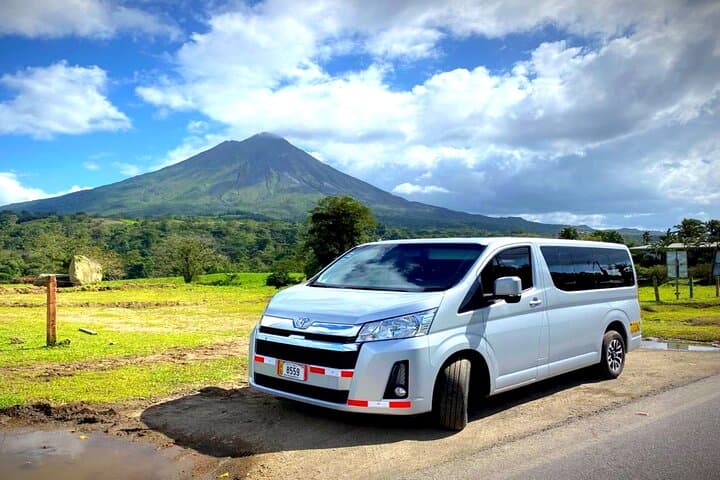 Private Transport Manuel Antonio to Arenal - Premium Service VIP