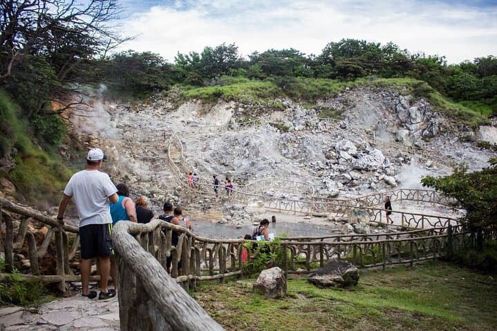 Hot Springs and Flat Falls of the Cuts Volcano Tour