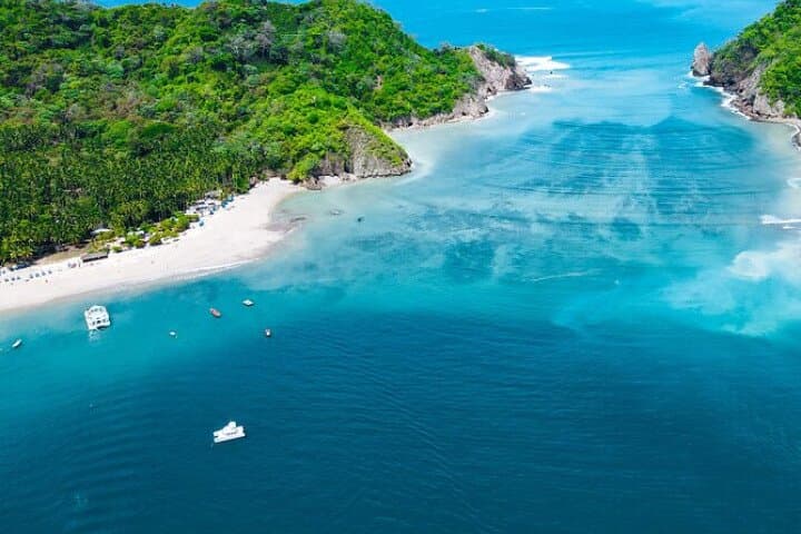Catamaran at Tortuga Island from San Jose