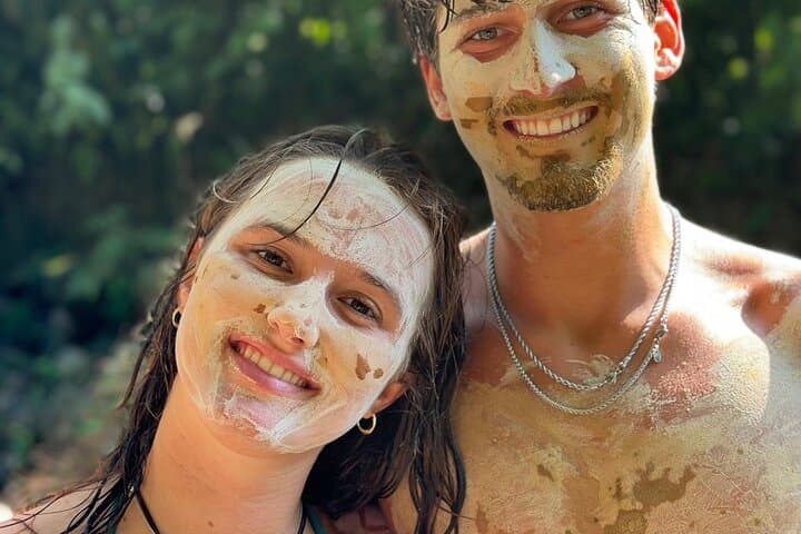 Facial mask made with natural sources, randomly found in our river