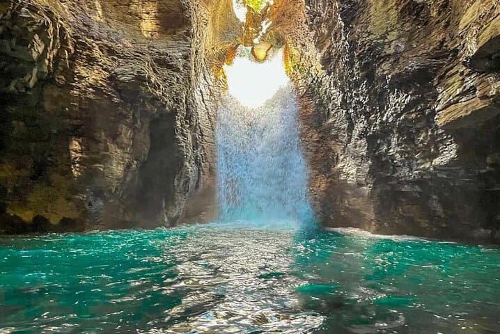 Spectacular Leona Waterfall, tubbing and Hot Springs