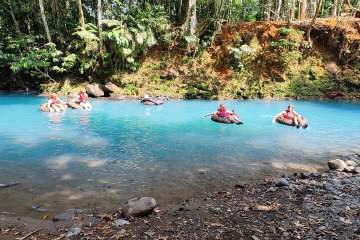 The groups on the natural pool!!