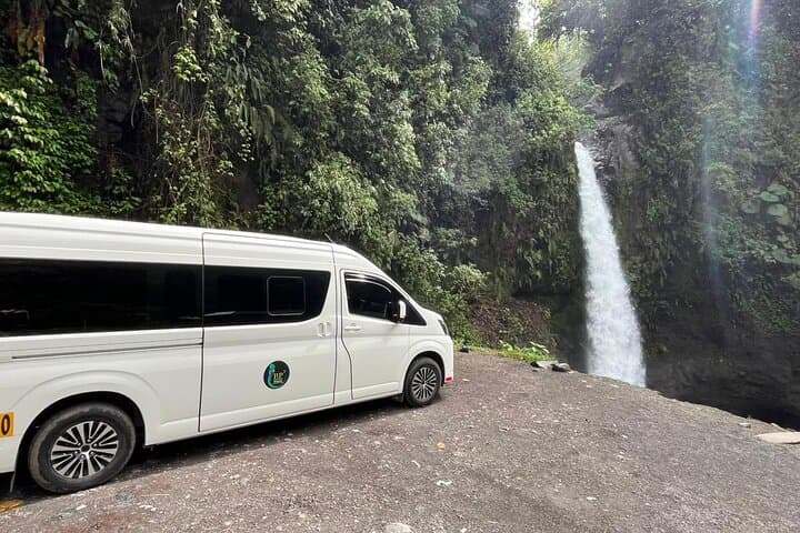 Pick up in Monteverde dropp off in Arenal . travel with PyP Monteverde transportations 
www.descubremonteverde.com