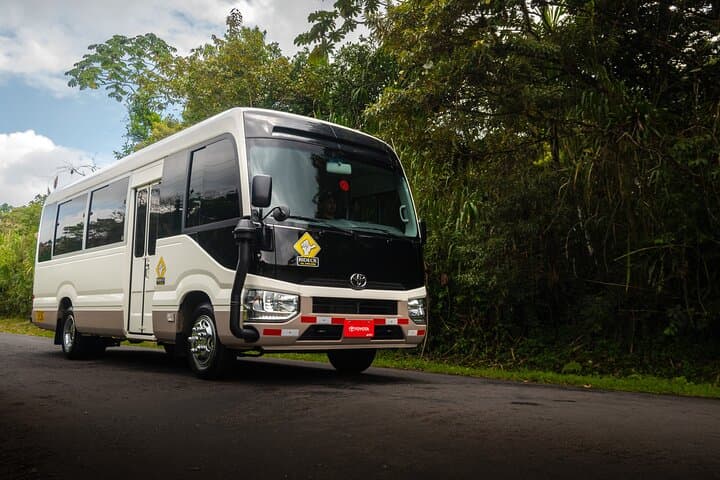 Private Transfer La Fortuna To Int. Airport Liberia From 7 to 10 passengers
