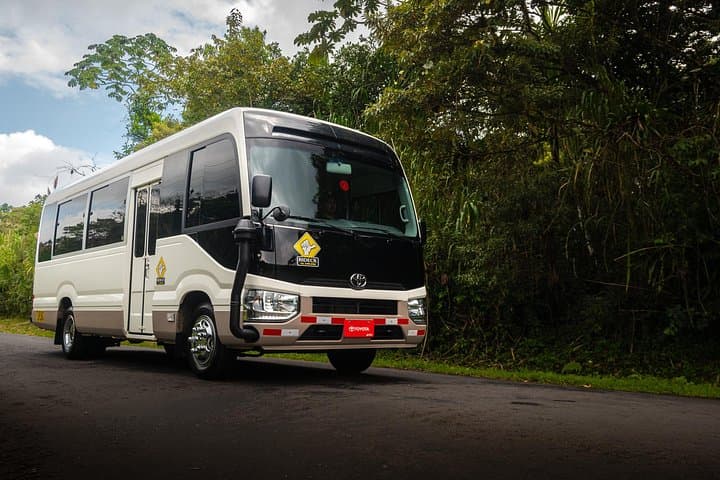 Private Transfer La Fortuna To Int. Airport Liberia From 7 to 10 passengers