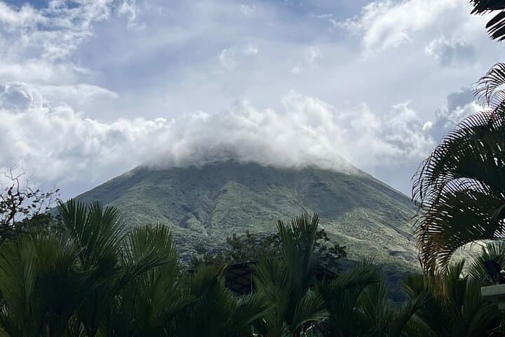 It was one of the country’s most active volcanoes for decades and remains an impressive sight. The area surrounding the volcano features lush rainforests, lava trails, and rich wildlife.