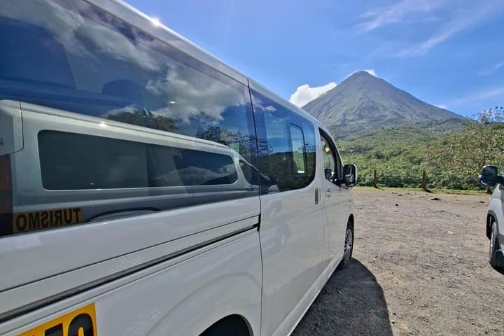 Multi-stop transportation option for a custom itinerary