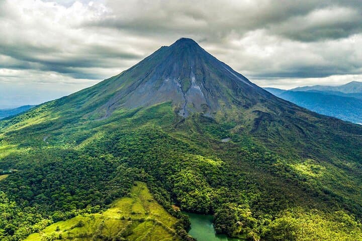 Hike and view of the volcano