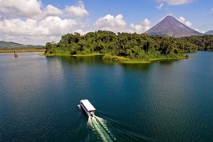 Shared Lake Crossing from La Fortuna de Arenal to Monteverde