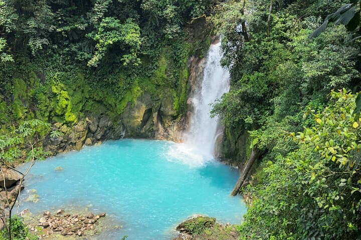 The celestial waters of Rio Celeste, a river whose striking blue hue seems almost otherworldly. Marvel at the convergence of two streams, laden with minerals, that create this mesmerizing phenomenon.