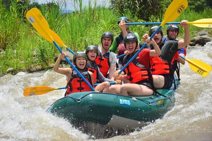 Book the best Nature Adventure Combo with Costa Rica Inspirations and go rafting and enjoy nature!