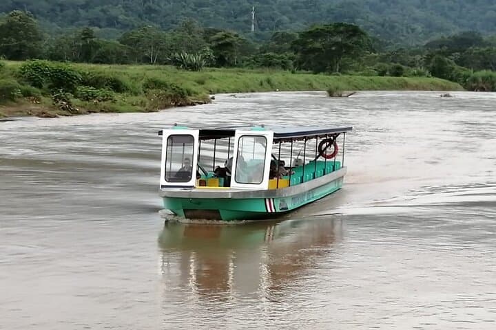 Cruising on the Tarcoles River!!