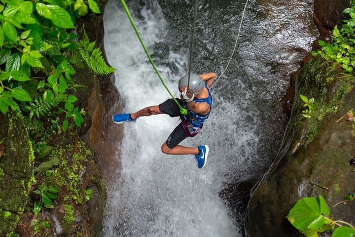 descending in canyoning