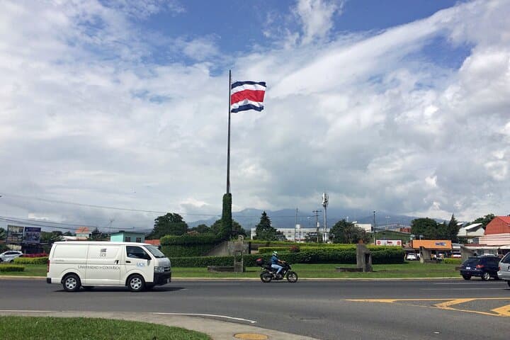 Private Transport Puerto Viejo to San Jose - Premium Service VIP