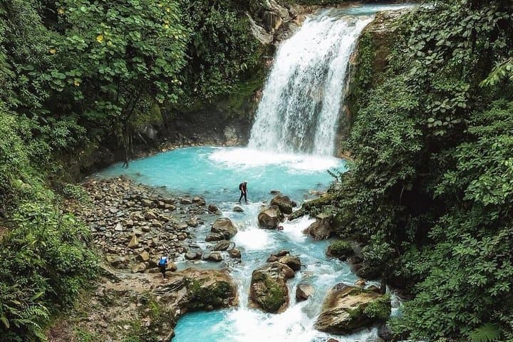 Blue Falls Waterfalls and Rainforest Hike in Bajos del Toro