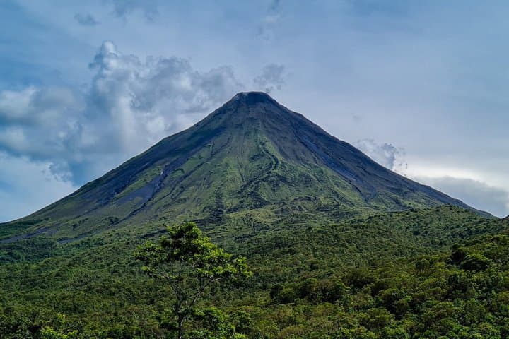 Arenal Volcano Natural History Hike in La Fortuna